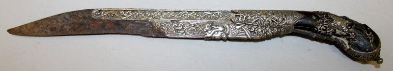 A FINE QUALITY 19TH CENTURY SILVER-METAL ONLAID DAGGER, (1 of 8)