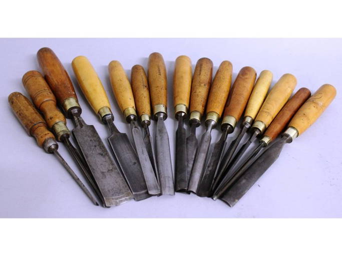 Fifteen Boxwood Handled ¼" To 1¼" In Cannel Gouges By