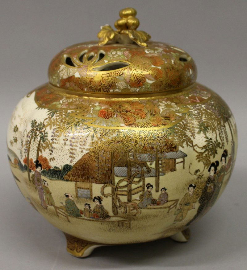 AN EARLY 20TH CENTURY JAPANESE SATSUMA EARTHENWARE (1 of 9)