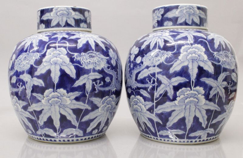 A GOOD PAIR OF 19TH CENTURY CHINESE BLUE & WHITE (1 of 7)