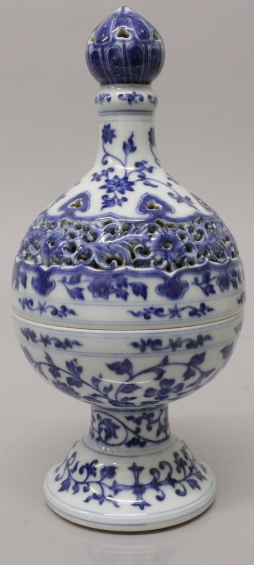 A FINE QUALITY CHINESE ISLAMIC MARKET PORCELAIN CENSER (1 of 9)