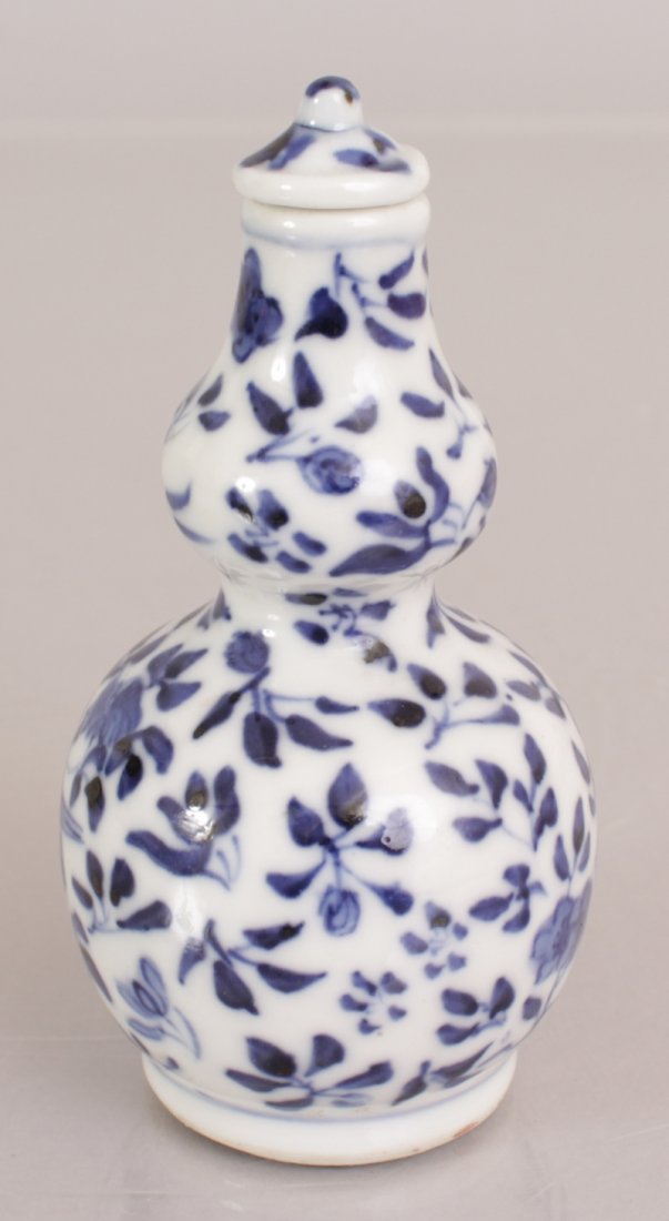 A 19TH CENTURY CHINESE BLUE & WHITE DOUBLE GOURD (1 of 5)