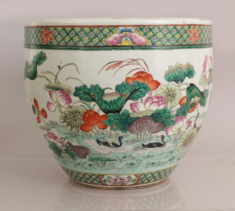 A GOOD LARGE 19TH CENTURY CHINESE FAMILLE ROSE-VERTE (1 of 6)