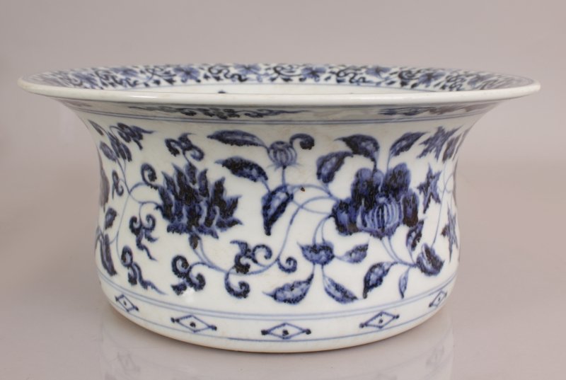 A LARGE CHINESE EARLY MING STYLE PORCELAIN BOWL, with (1 of 6)