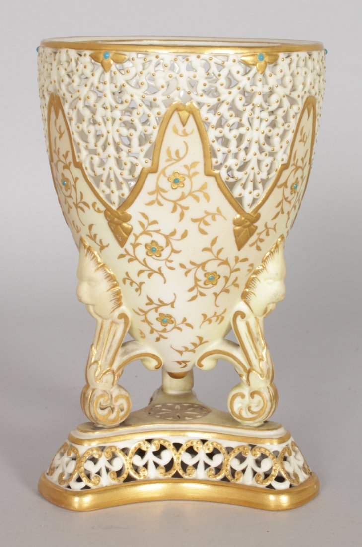 A GRAINGER & CO ROYAL WORCESTER PIERCED URN with gilt: A GRAINGER & CO ROYAL WORCESTER PIERCED URN with gilt decoration (lid broken).