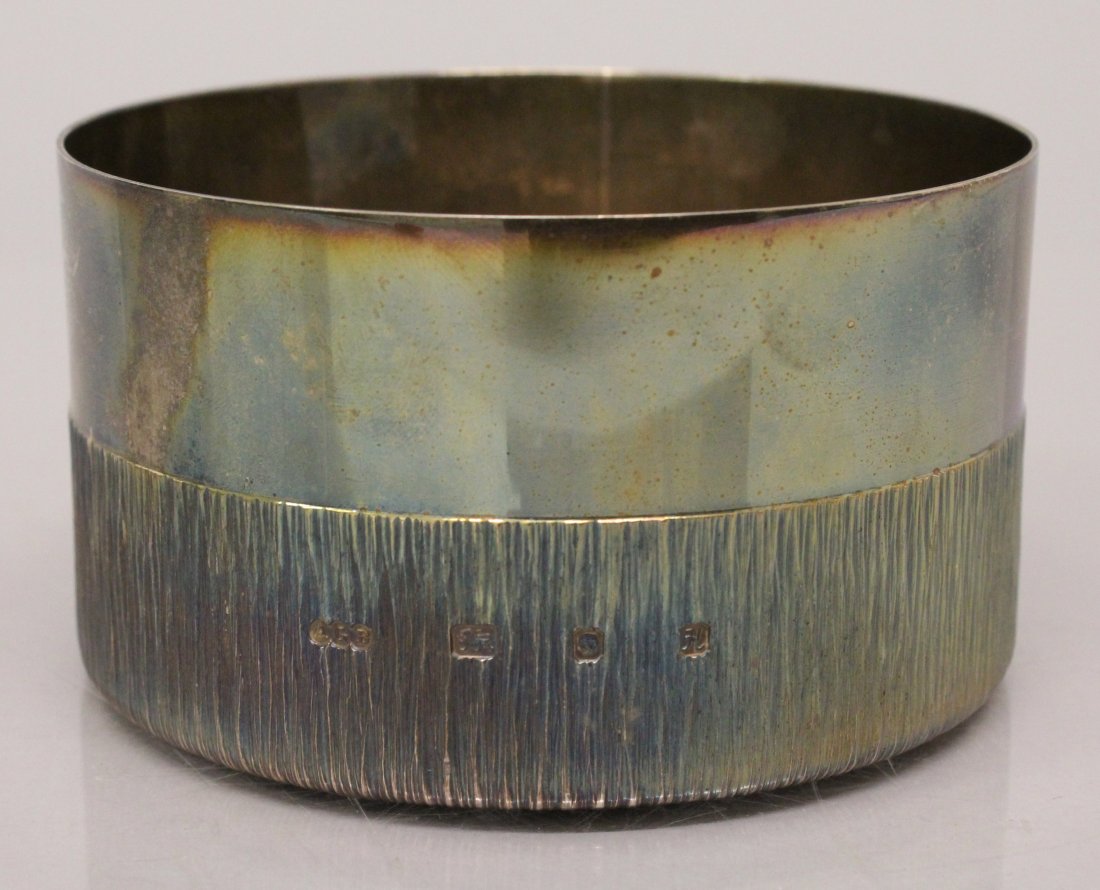 A GERALD BENNEY SILVER CIRCULAR WINE COASTER, 4ins: A GERALD BENNEY SILVER CIRCULAR WINE COASTER, 4ins diameter, with rosewood base. London 1983.