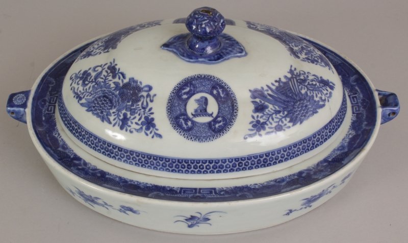 AN 18TH CENTURY CHINESE QIANLONG PERIOD BLUE & WHITE: AN 18TH CENTURY CHINESE QIANLONG PERIOD BLUE & WHITE FITZHUGH ARMORIAL PORCELAIN OVAL HOT WARMING DISH & COVER, painted with armorial motifs and formal arrangements of foliage, 13.8in wide at widest p