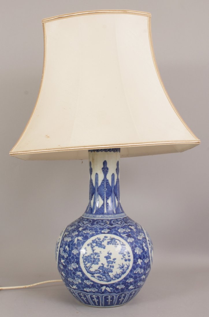 A LARGE 19TH CENTURY CHINESE BLUE & WHITE PORCELAIN (1 of 6)