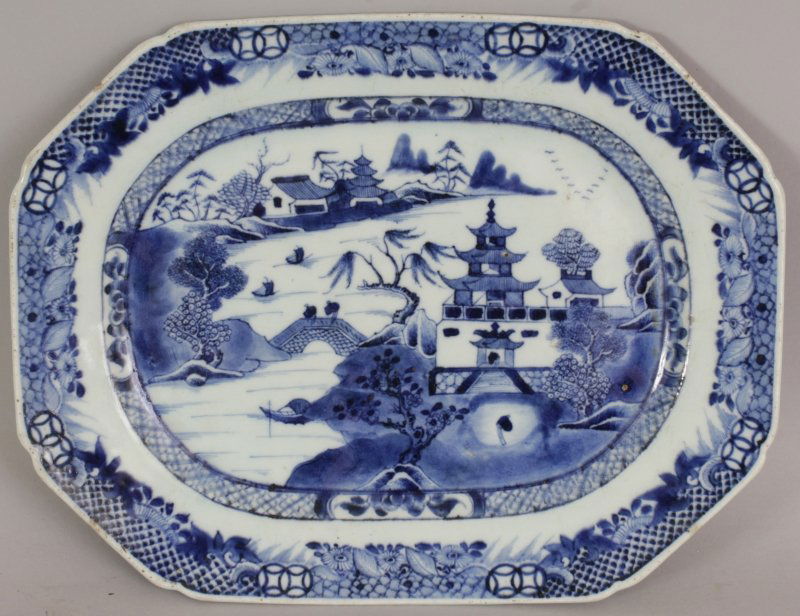 AN 18TH CENTURY CHINESE QIANLONG PERIOD BLUE & WHITE (1 of 3)