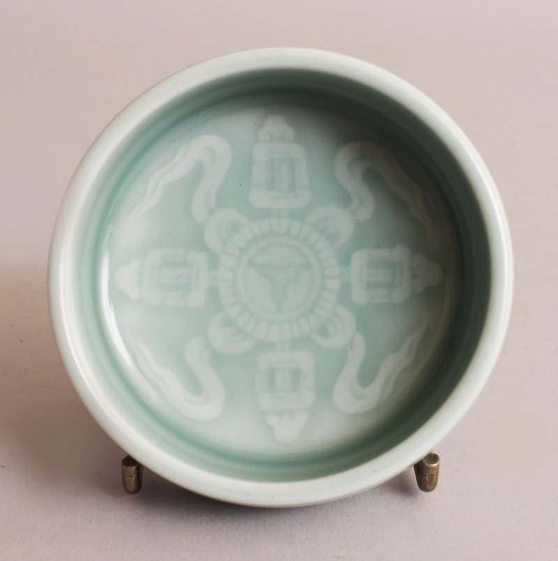 A SMALL GOOD QUALITY CHINESE CELADON PORCELAIN (1 of 6)