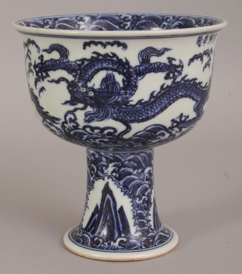 A CHINESE MING STYLE BLUE & WHITE PORCELAIN  DRAGON (1 of 6)