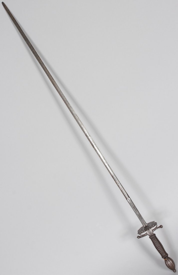 A GOOD ENGLISH TRANSITIONAL RAPIER, CIRCA. 1660, with: A GOOD ENGLISH TRANSITIONAL RAPIER, CIRCA. 1660, with fluted oval pommel, wire bound grip, Turk's head quillons, pierced guard, with a tapering double edge blade inscribed "Pugna Pro Patria". 3ft 5ins