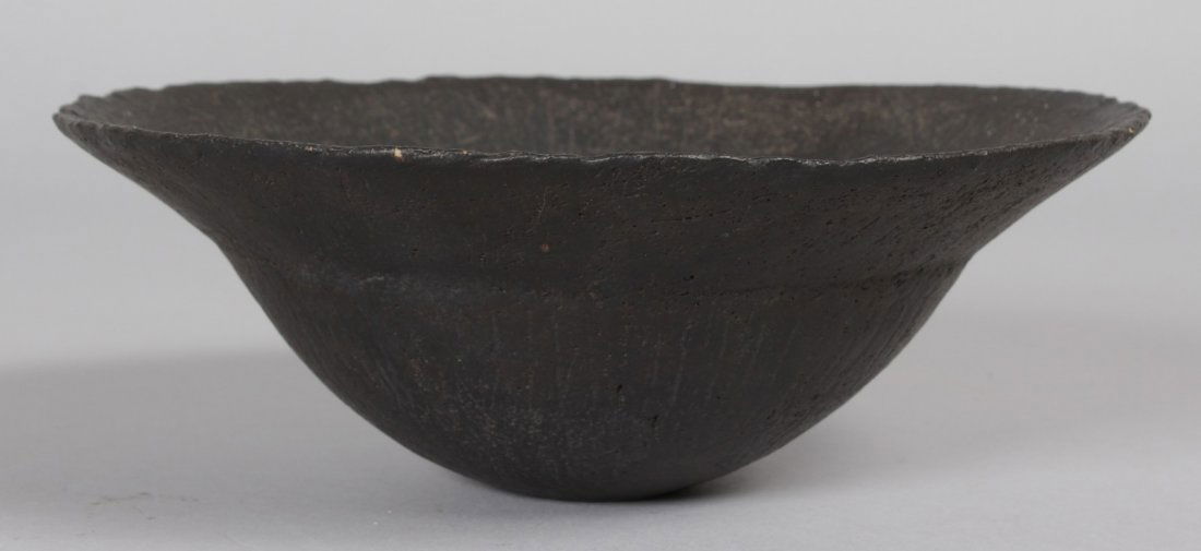 JOHN WARD (Born 1938) ISLINGTON A BLACK DEEP POTTERY: JOHN WARD (Born 1938) ISLINGTON A BLACK DEEP POTTERY BOWL. Impressed JW. 7.5ins diameter.