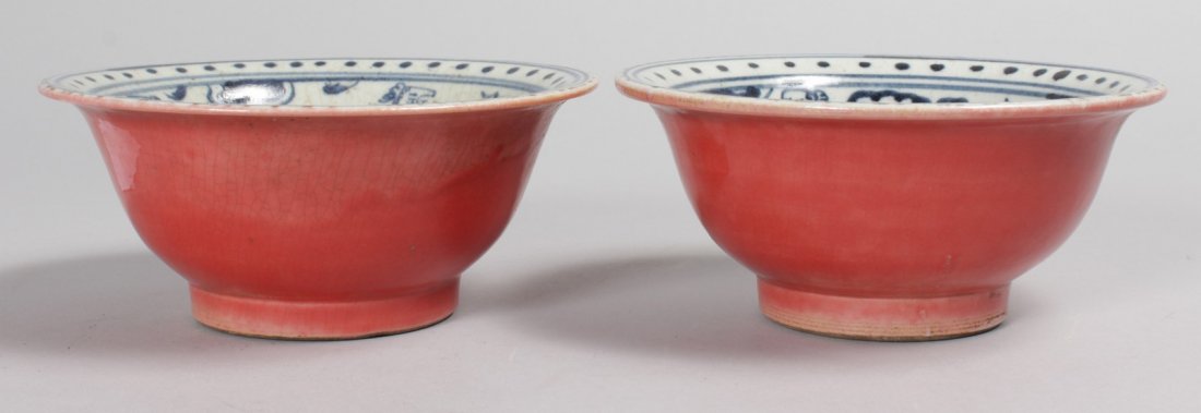 TWO CHINESE BLUE AND WHITE CIRCULAR BOWLS with red: TWO CHINESE BLUE AND WHITE CIRCULAR BOWLS with red outsides. 5.5ins diameter.