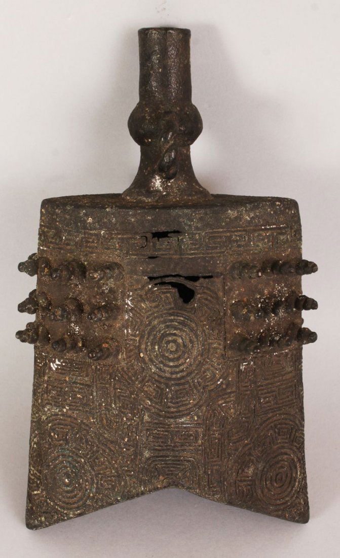 AN EARLY 20TH CENTURY CHINESE SHANG STYLE BRONZE BELL, (1 of 7)