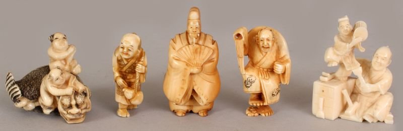 AN EARLY 20TH CENTURY SIGNED JAPANESE IVORY NETSUKE OF (1 of 9)
