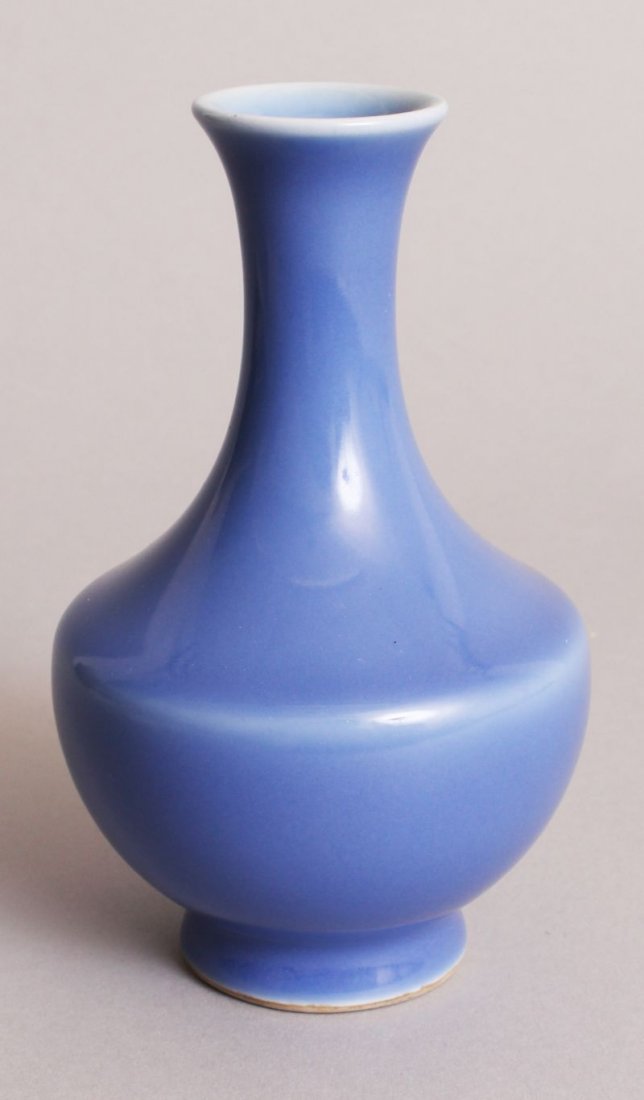 A CHINESE CLAIRE-DE-LUNE PORCELAIN VASE, the base with (1 of 7)