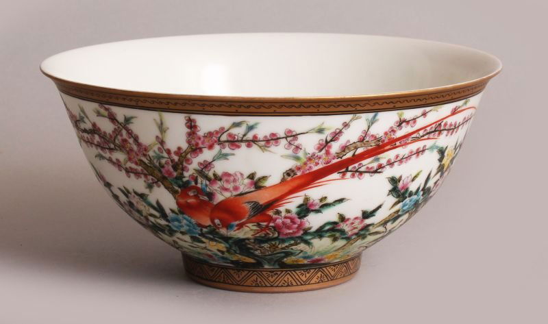 A CHINESE FAMILLE ROSE PORCELAIN BOWL, the sides (1 of 10)