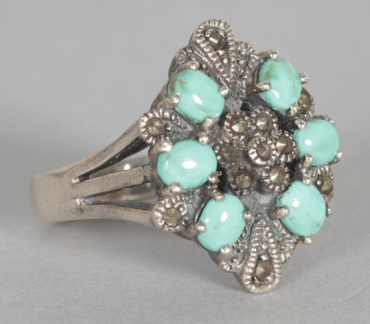 A SILVER MARCASITE DRESS RING.: A SILVER MARCASITE DRESS RING.