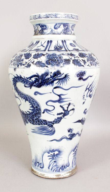 A LARGE CHINESE YUAN STYLE BLUE & WHITE PORCELAIN (1 of 7)
