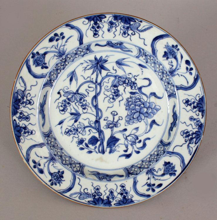 A CHINESE KANGXI/YONGZHENG PERIOD BLUE & WHITE (1 of 4)