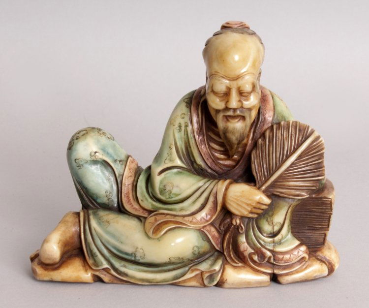 A GOOD QUALITY CHINESE STAINED SOAPSTONE CARVING OF A (1 of 8)
