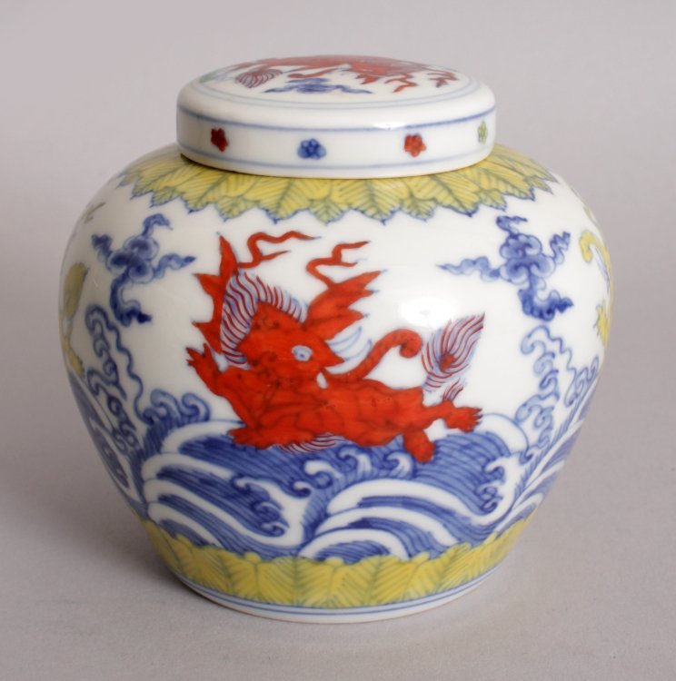 A CHINESE MING STYLE DOUCAI PORCELAIN HEAVEN JAR & (1 of 9)