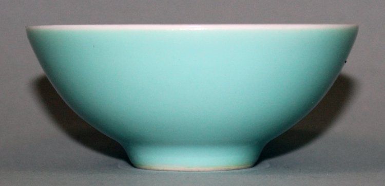 A SMALL GOOD QUALITY CHINESE TURQUOISE GLAZED PORCELAIN (1 of 4)