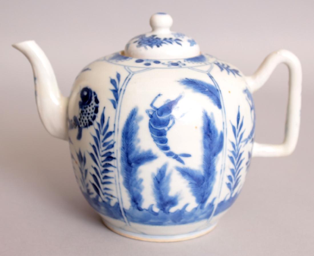 A 19TH CENTURY CHINESE BLUE & WHITE PORCELAIN TEAPOT, (1 of 9)
