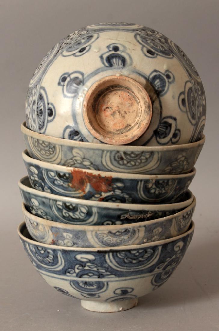 A GROUP OF SIX SIMILAR CHINESE LATE MING BLUE & WHITE: A GROUP OF SIX SIMILAR CHINESE LATE MING BLUE & WHITE SHIPWRECK PORCELAIN BOWLS. (6)