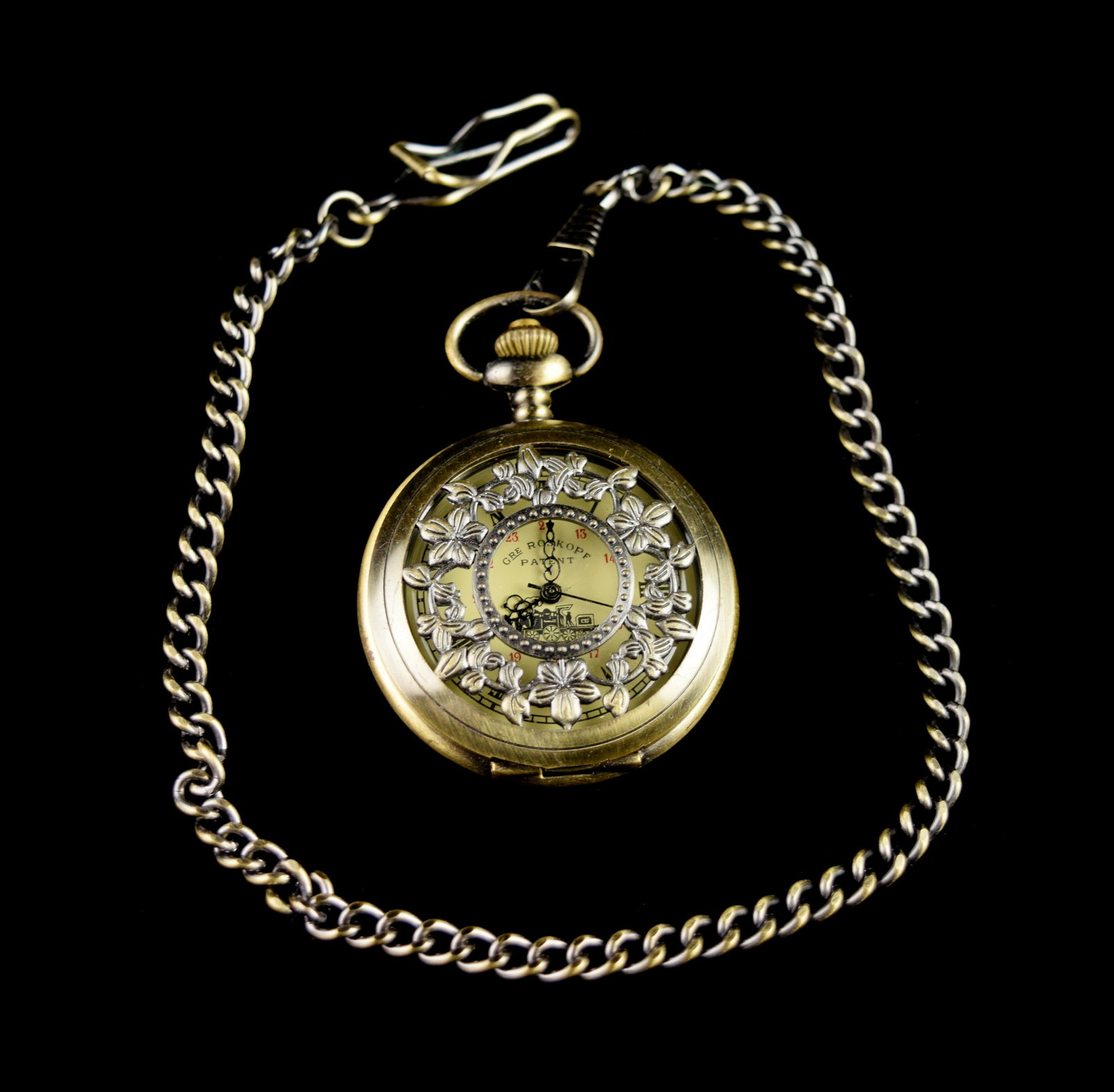 An Old Vintage Bronze Case Pocket Watch with a Cover: An Old Vintage Bronze Case Pocket Watch with a Cover with Hollow-out Carved Leaf and Window, marked "GRE Roskopf Patent" | 『GRE Roskopf Patent』款 銅製鏤刻&#