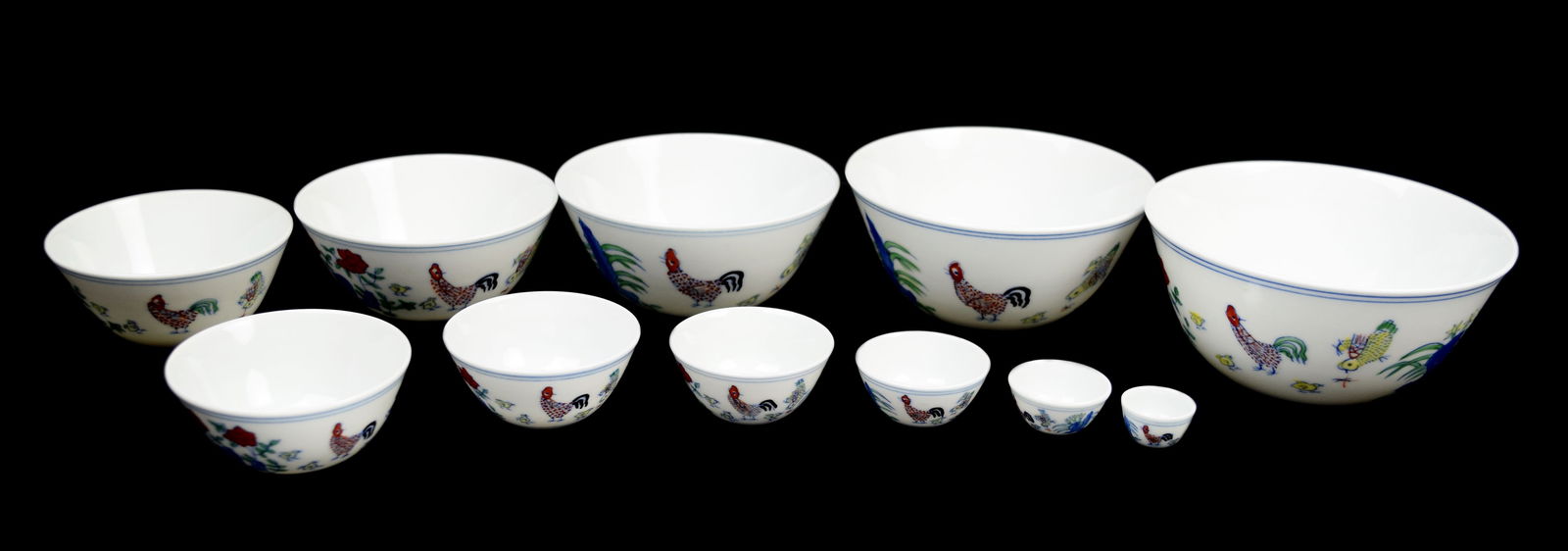 [Chinese] A Set of Penta-colour (Doucai) Rooster Cups (11pcs): [Chinese] A Set of Penta-colour (Doucai) Rooster Cups (11pcs) from large to small, marked "Made in Chenghua Era of Da Ming" | 【大明成化年製】款 &