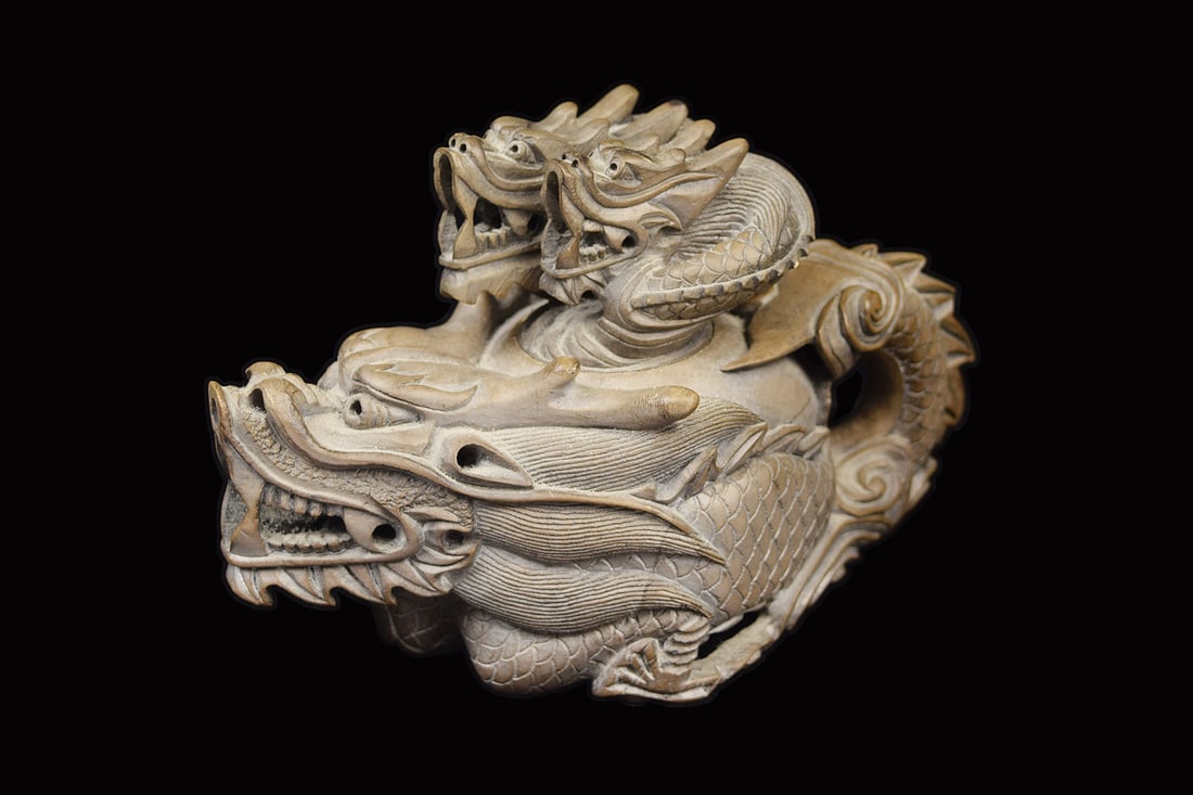 [Chinese] A Dragon Shape Clay Teapot Marked "Yang Jin-Quan" (1 of 5)
