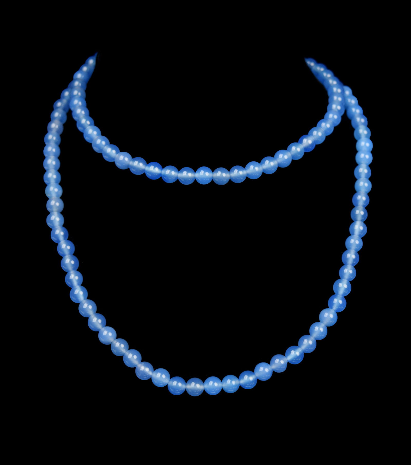 A Bellflower Blue Chalcedony Bead Necklace (1 of 7)