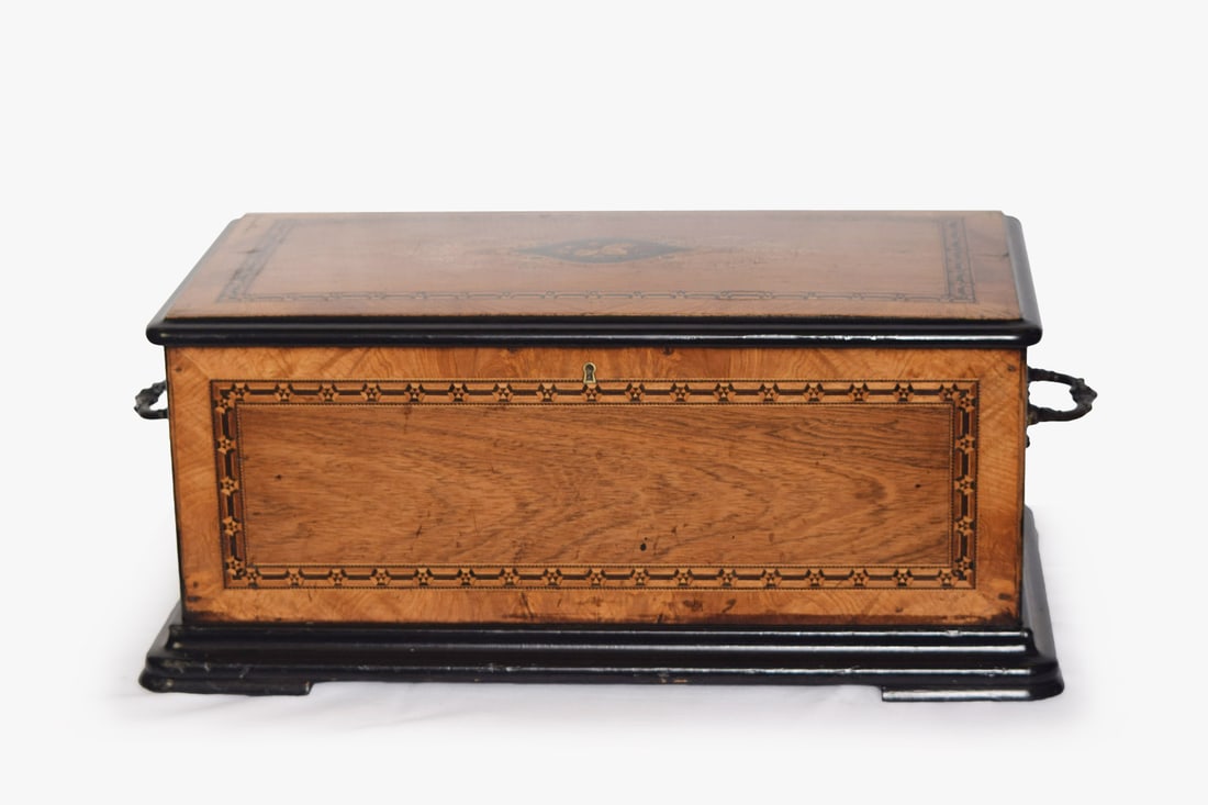 An Inlaid Ten Tuned Cylinder Music Box (1 of 8)