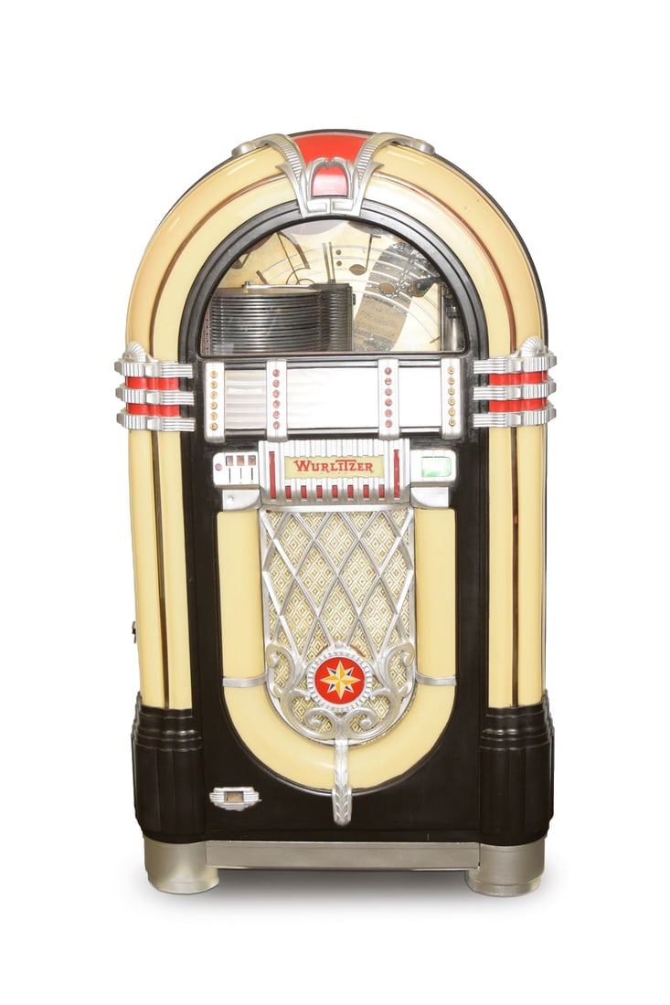 A Wurlitzer Coin-Operated "The Bubbler" Jukebox (1 of 5)