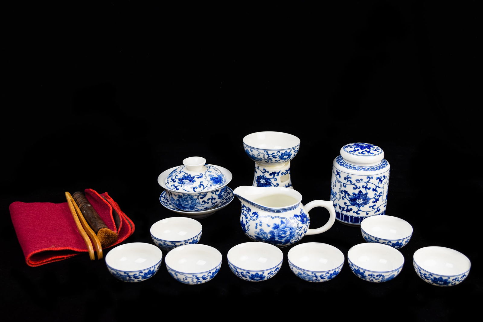 [Chinese] A Jingdezhen Blue and White Interlocking Lotus Pattern Porcelain Tea Set: [Chinese] A Jingdezhen Blue and White Interlocking Lotus Pattern Porcelain Tea Set, contains a wiping towel, a bamboo tongs, a tealeaf brush, 8 cups, a tea bowl with lid, a sharing cup, a filter and s