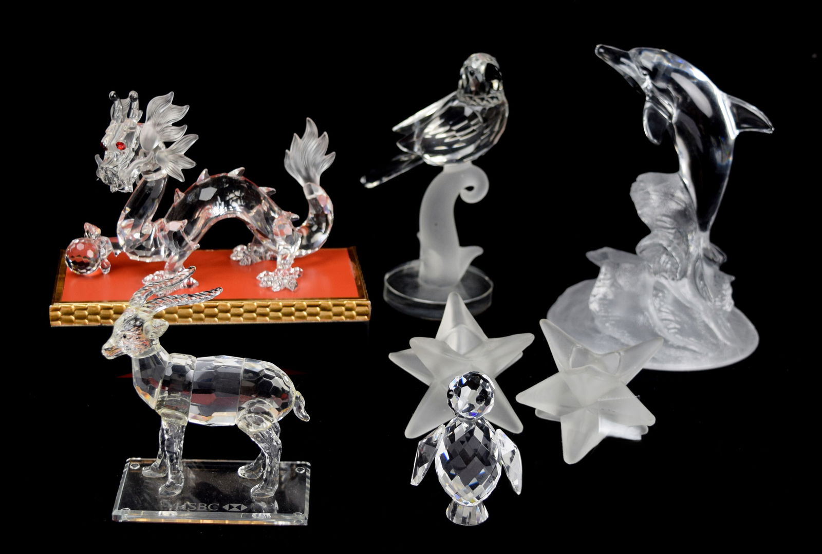 6 Sets of Crystal Decorative Ornaments: 6 Sets of Crystal Decorative Ornaments, include a pair of star shape candle stands, an antelope, a dragon with base, a dolphin, a parrot, and a penguin ｜水晶擺件六