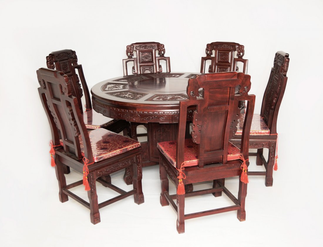 A Red Siamese Rosewood Dining Room Set with Carvings of: A Red Siamese Rosewood Dining Room Set with Carvings of Flowers (7 pcs including a table and 6 chairs with cushions) | 大紅酸枝雕花卉吉祥紋&