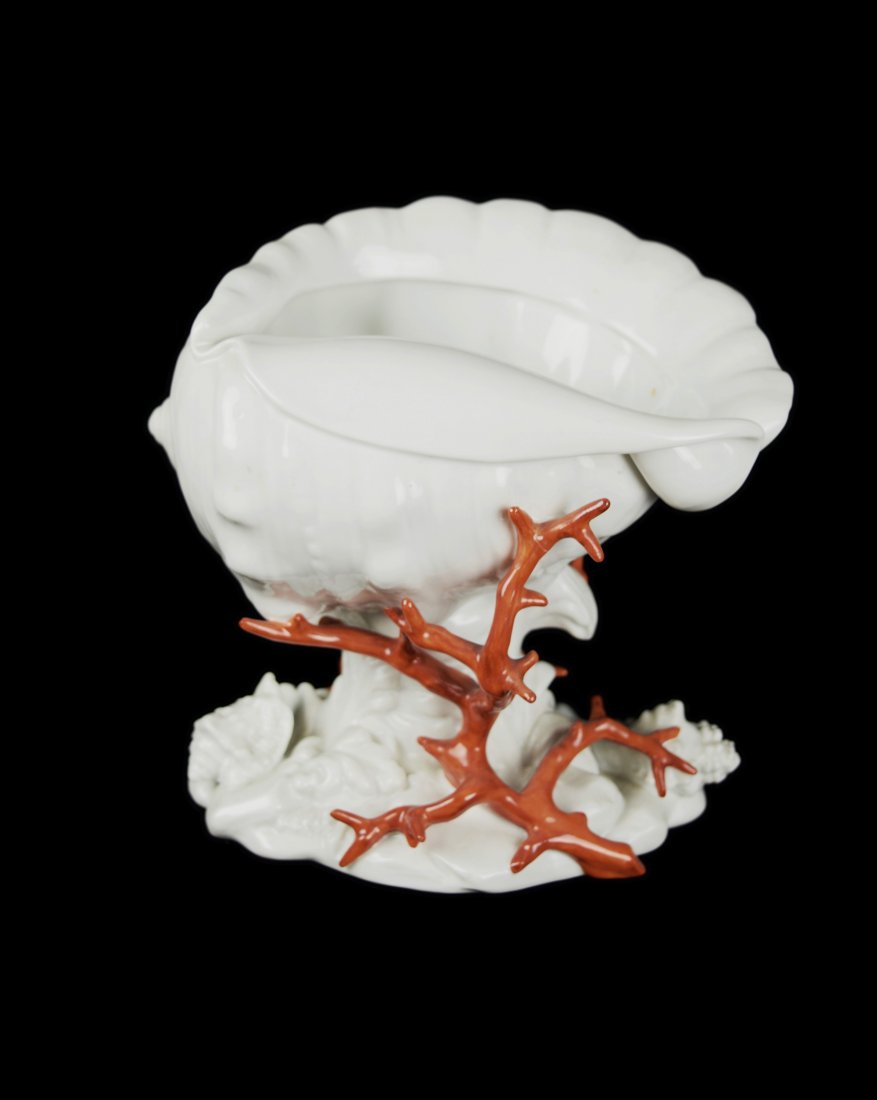 A Italian Capo Di Monte "Ginori" White Porcelain Sea: A Italian Capo Di Monte "Ginori" White Porcelain Sea Shell with Red Coral Ornament, mark at the bottom is used by Capo Di Monte Company from year 1896 to 1925 ｜ 義大利Capo Di 