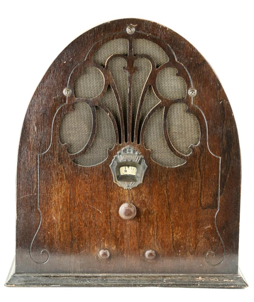 Philco Model 20 Cathedral Radio (1 of 3)