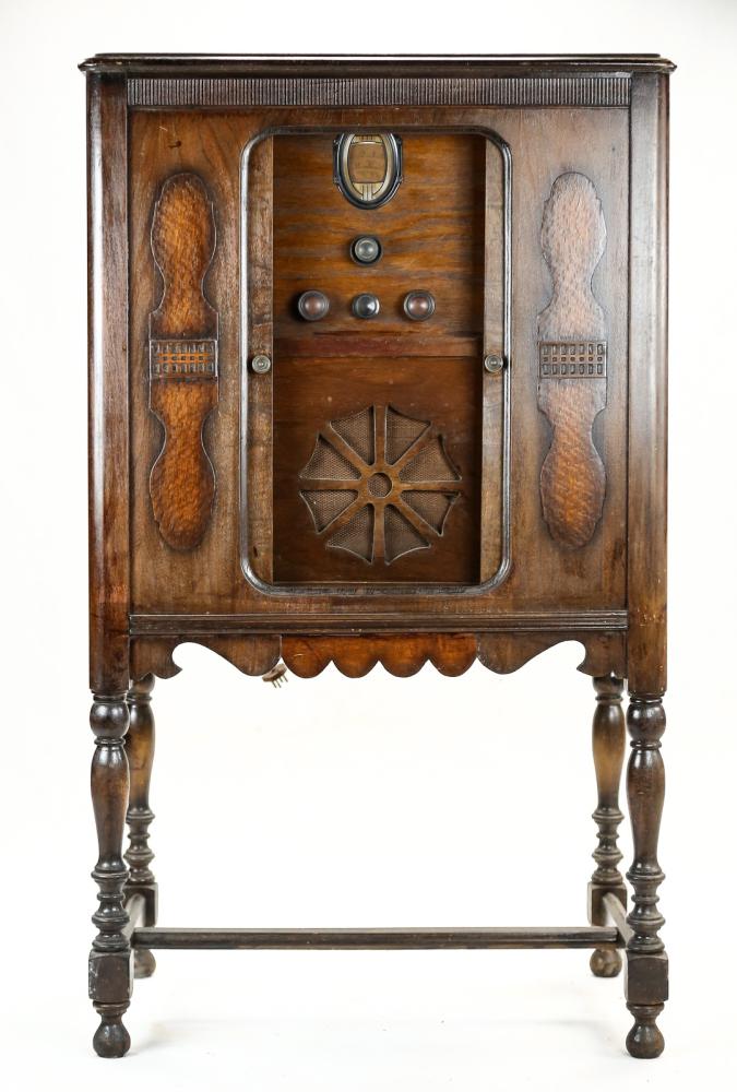 Unknown Philco Radio (1 of 7)