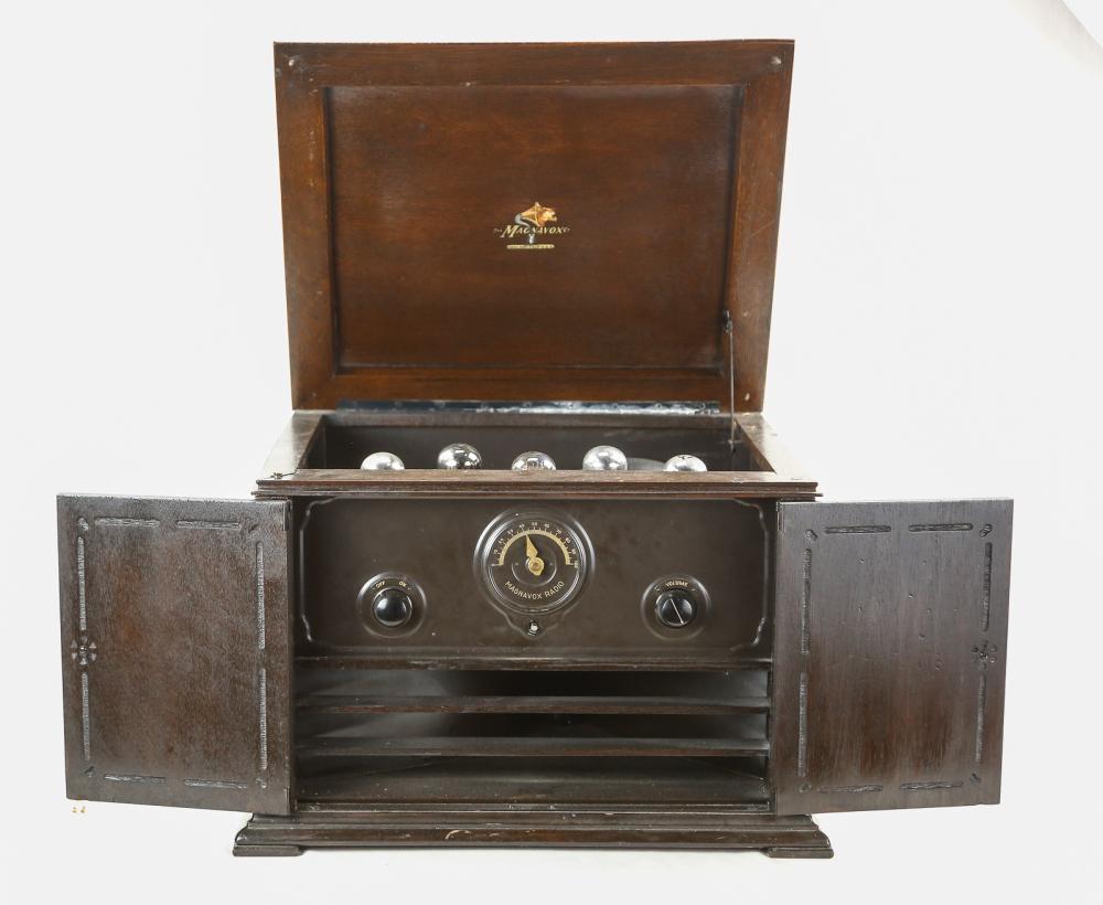 Magnavox Radio (1 of 10)