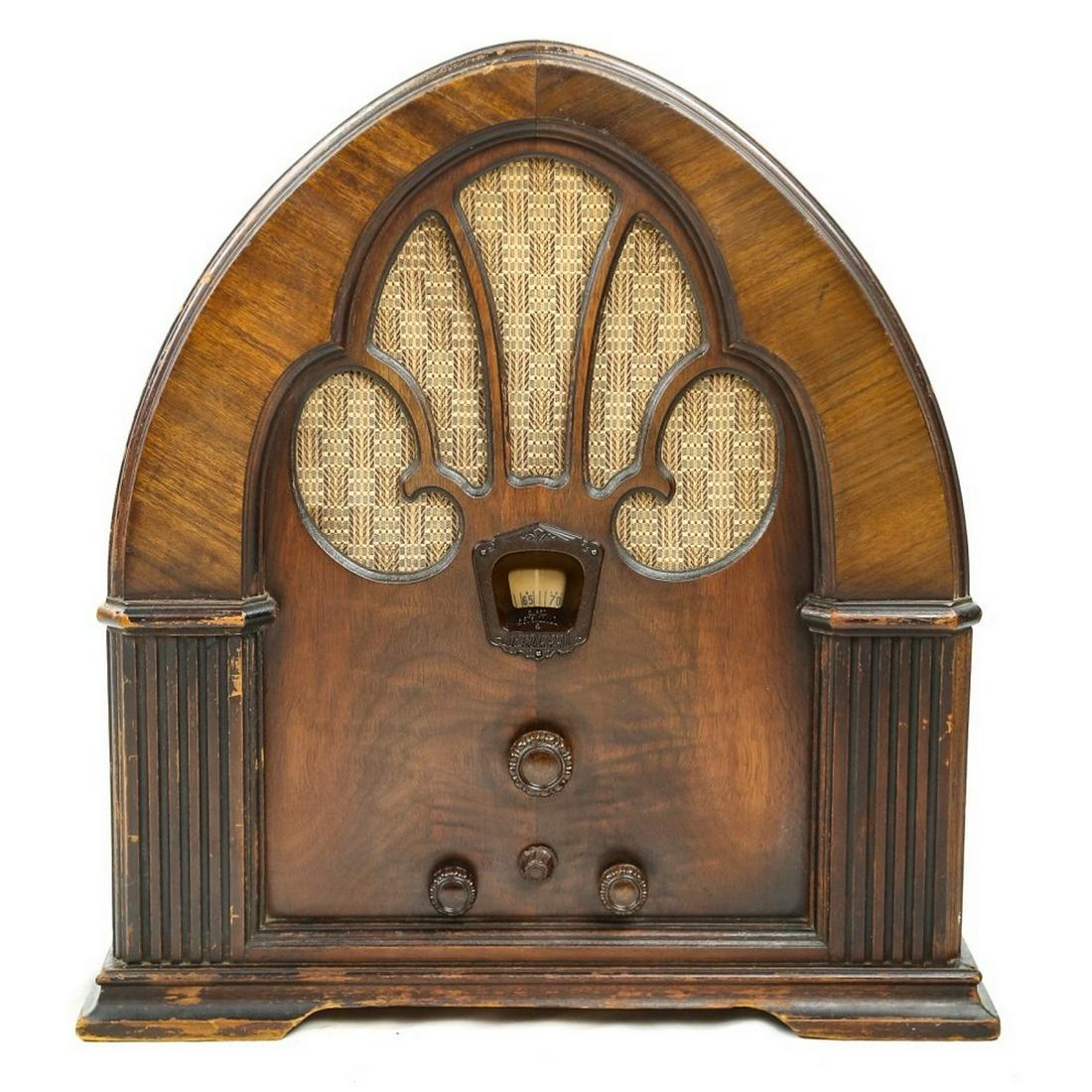 Philco Model 90 Tombstone Walnut Radio: Original finish. Measures 18.5" x 17" x 11.5". See photos.