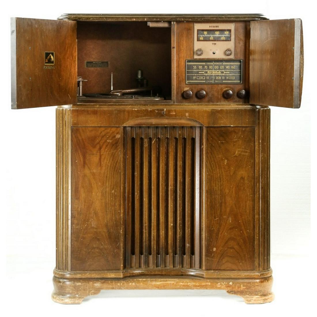 RCA Model V210 Super Heterodyne Radio / Phono (1 of 14)