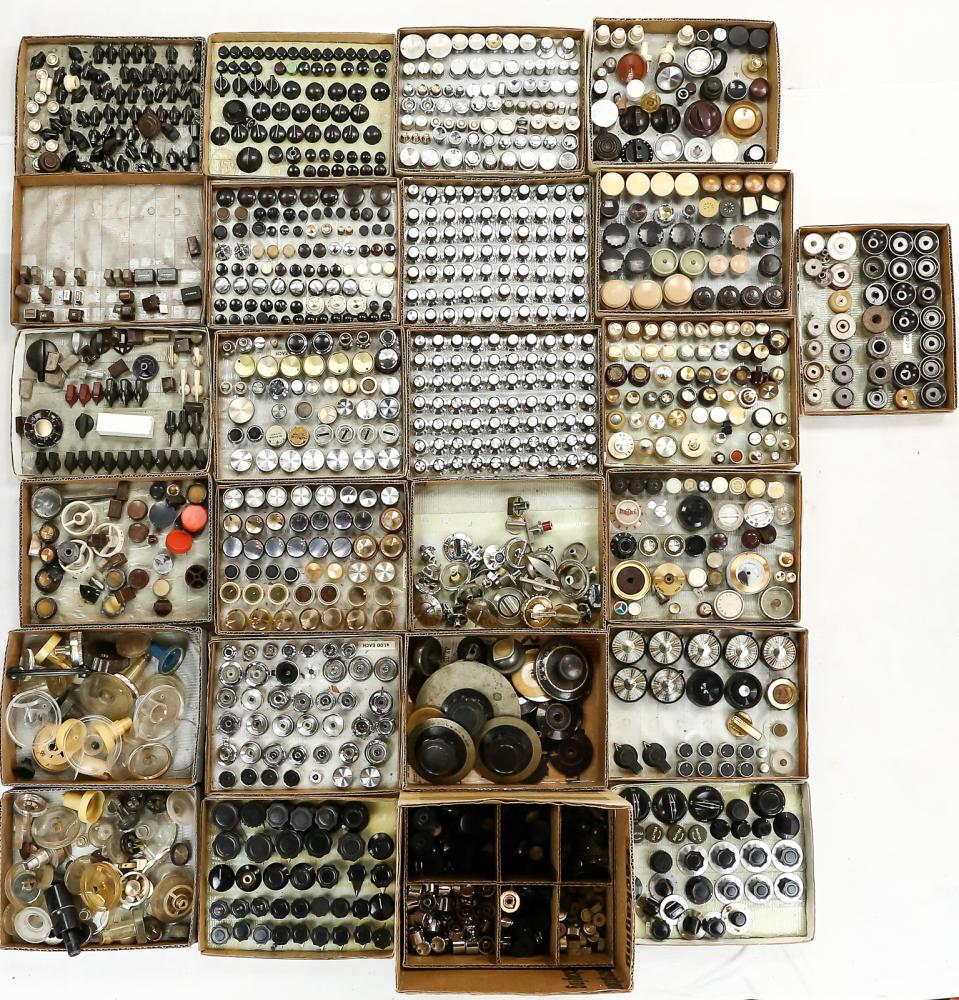 4 Boxes Assorted Radio Knobs (1 of 5)