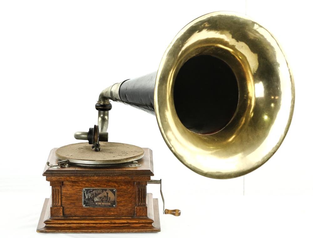 Victor E Talking Machine Phonograph (1 of 18)