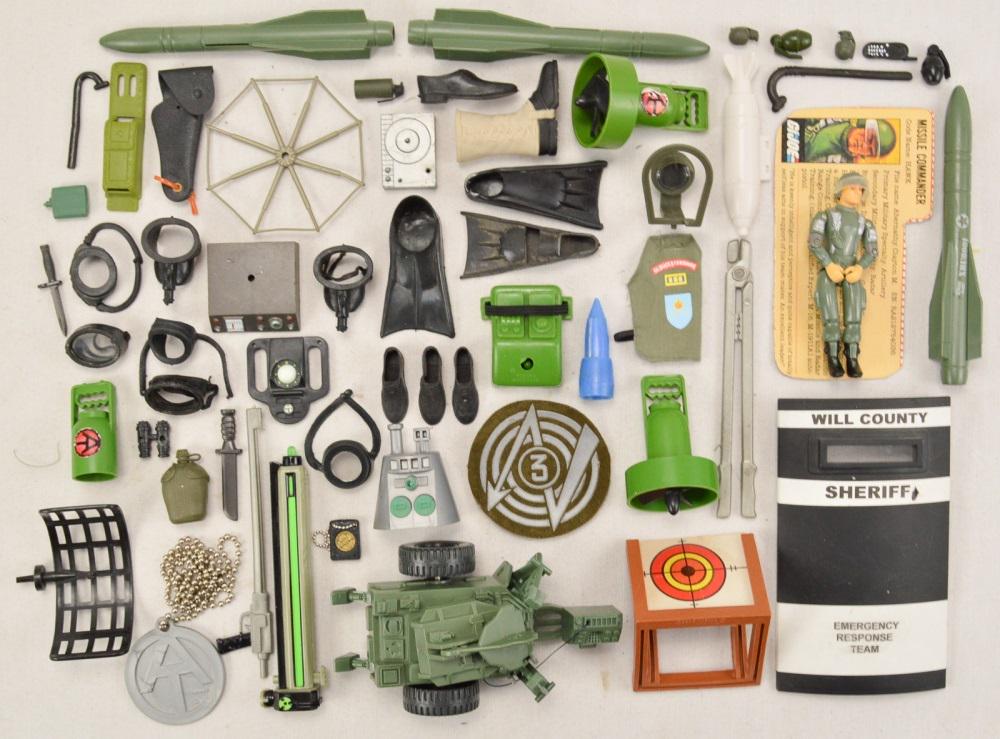 Bag Of Miscellaneous GI Joe Parts & Accessories (1 of 1)
