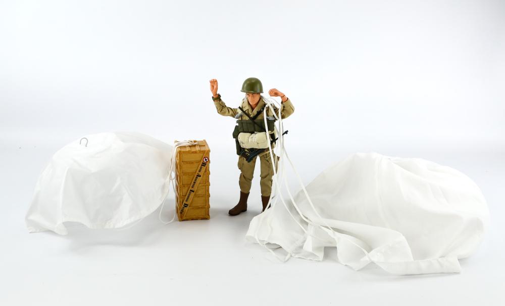 1990's GI Joe Action Figure With Parachute (1 of 3)