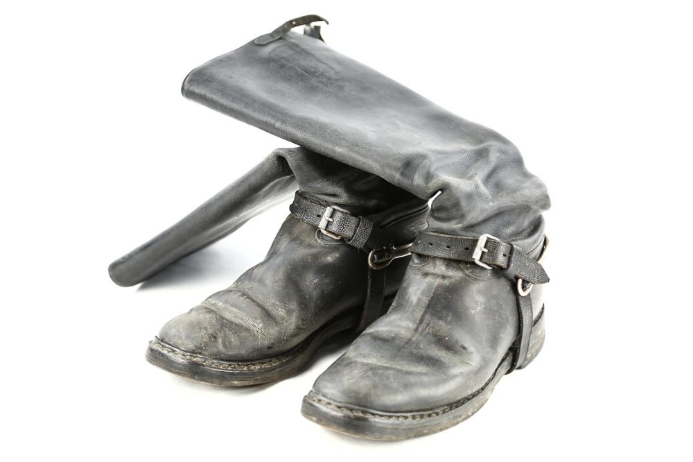 German Officer Riding Boots: Black boots have both spurs and are marked 172 Continental on the heel of both boots. Leather is supple and flexible, good condition. Approximate size US men's 11. See photos.Disclaimer: Due to the hi